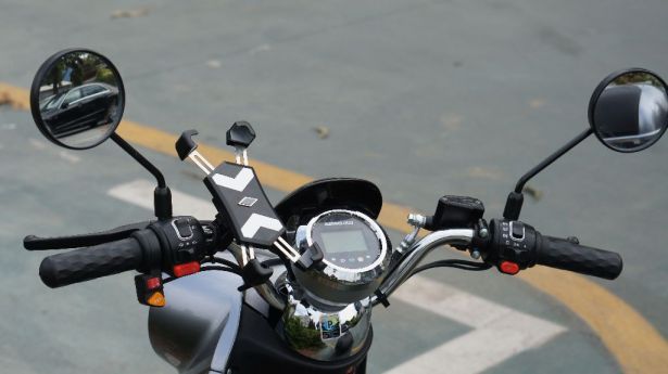 Cell_Phone_Mount_ _4_Corner_Profile_4 5 7 2_Inch_Phones_20 30mm_Handlebar_Mount_4